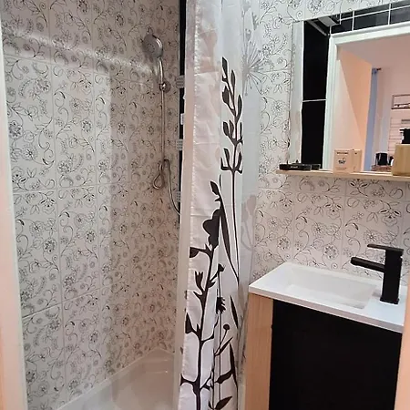 לינה וארוחת בוקר D'hotes D'aqui D'aia 4*