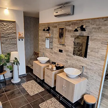 D'hotes D'aqui D'aia Bed & Breakfast